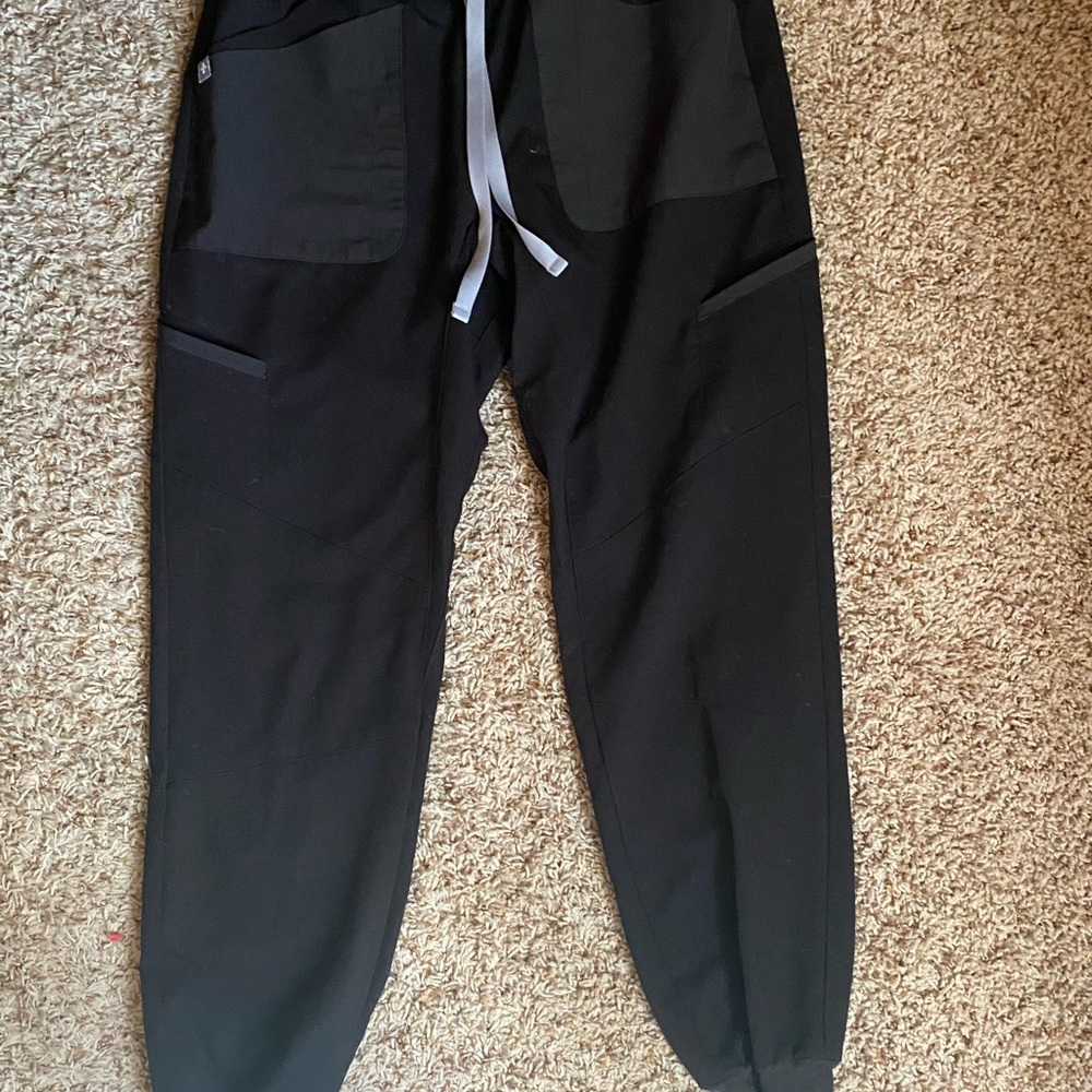 Figs limited edition MAUA joggers!